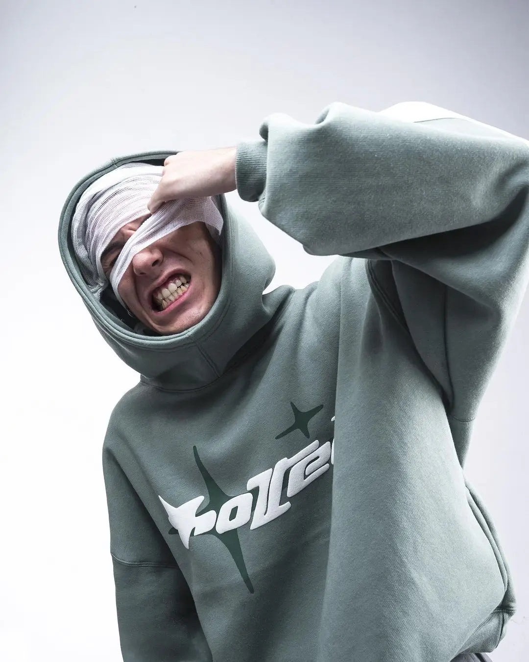 Cold Days, Hot Looks – Y2K Streetwear Hoodie”