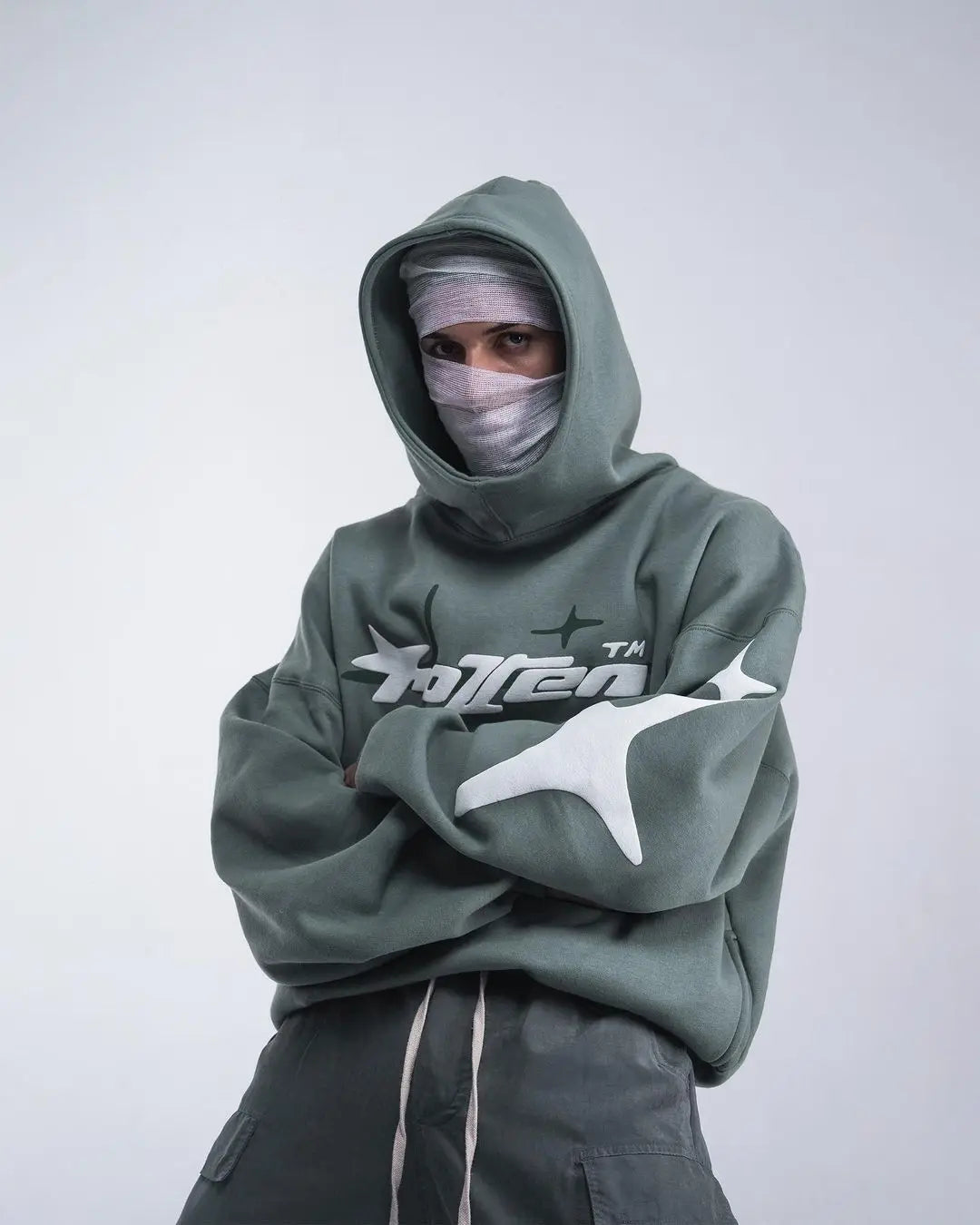 Cold Days, Hot Looks – Y2K Streetwear Hoodie”