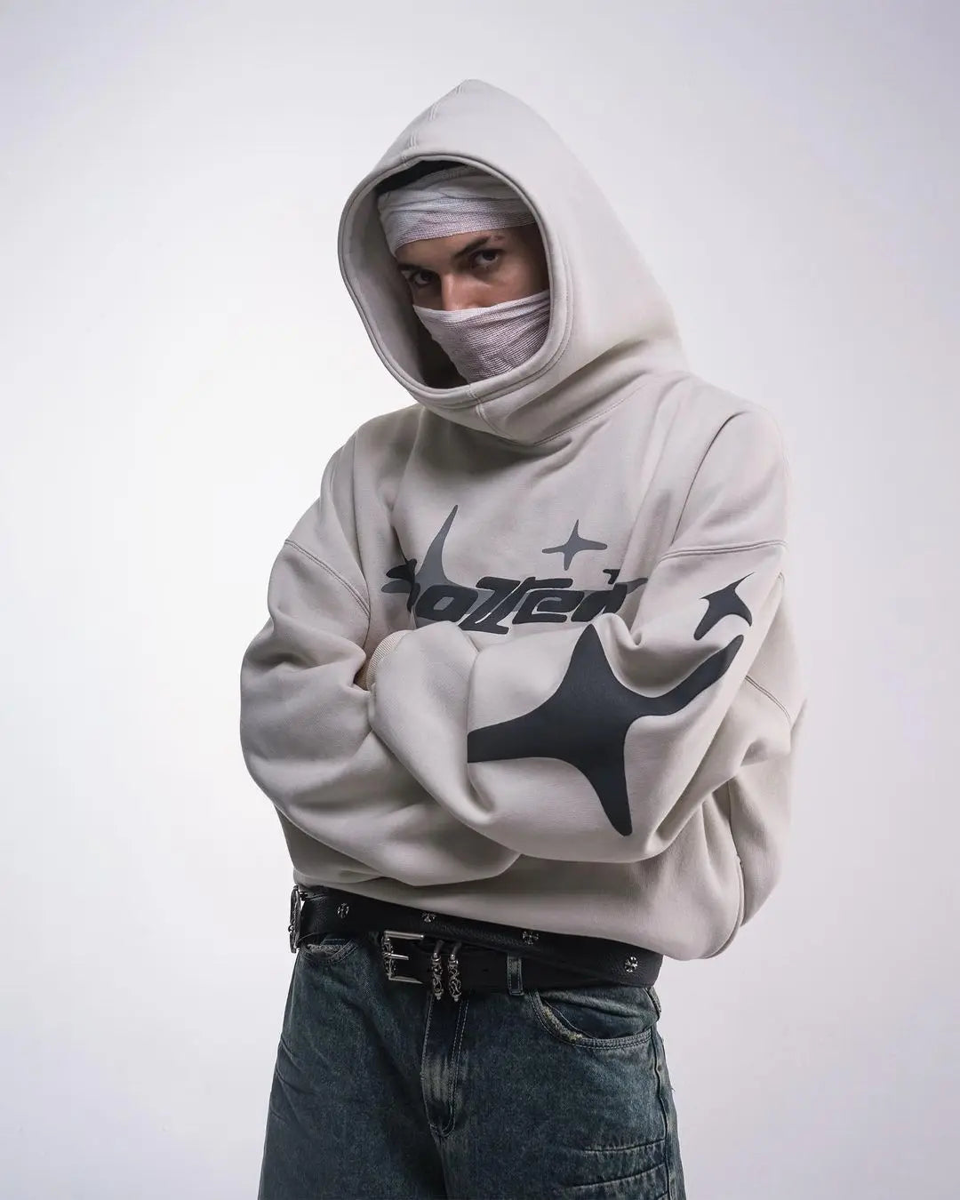 Cold Days, Hot Looks – Y2K Streetwear Hoodie”